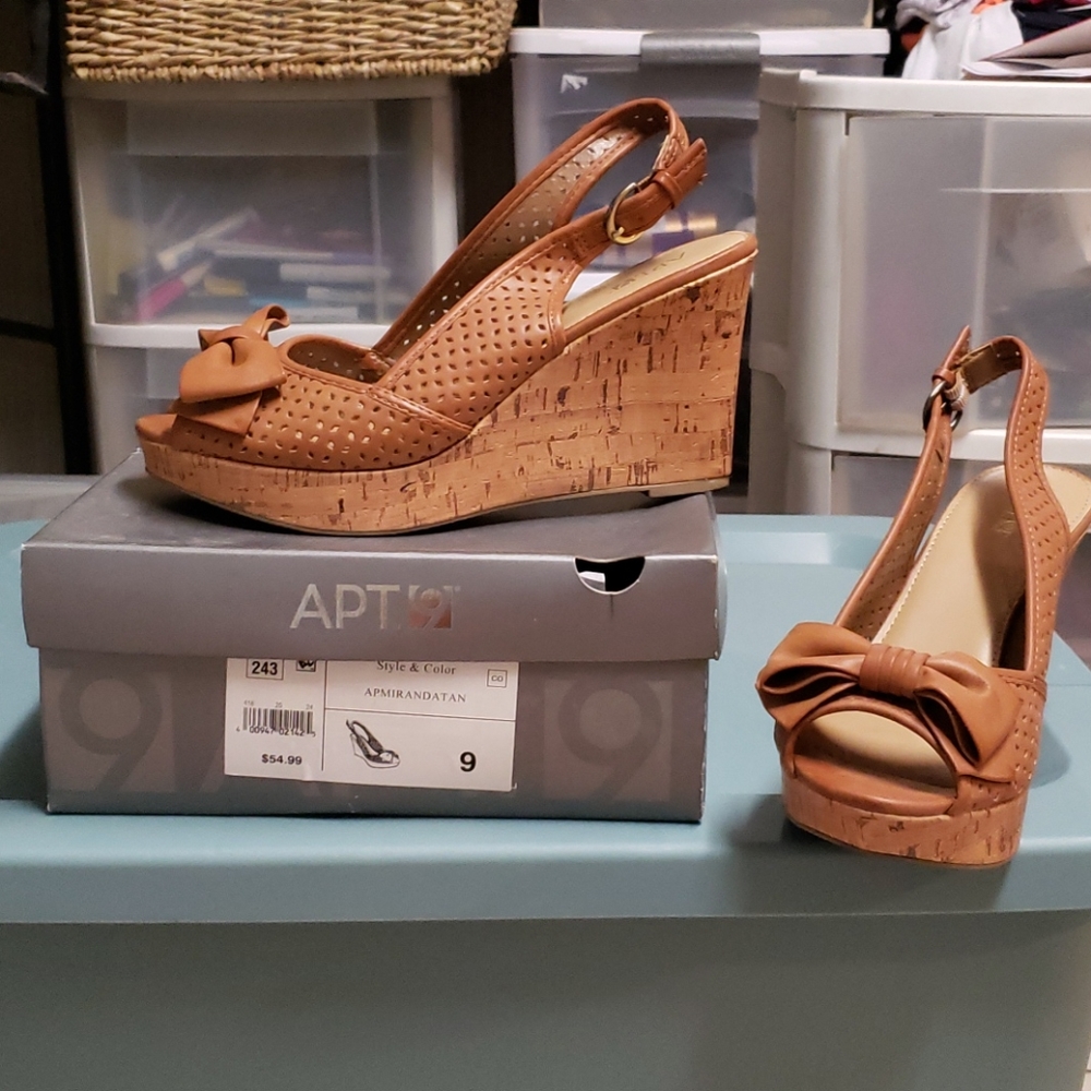 Apt 9 womens wedge